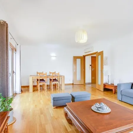 Seu Refugio Perfeito * Famoes (Lisbon)